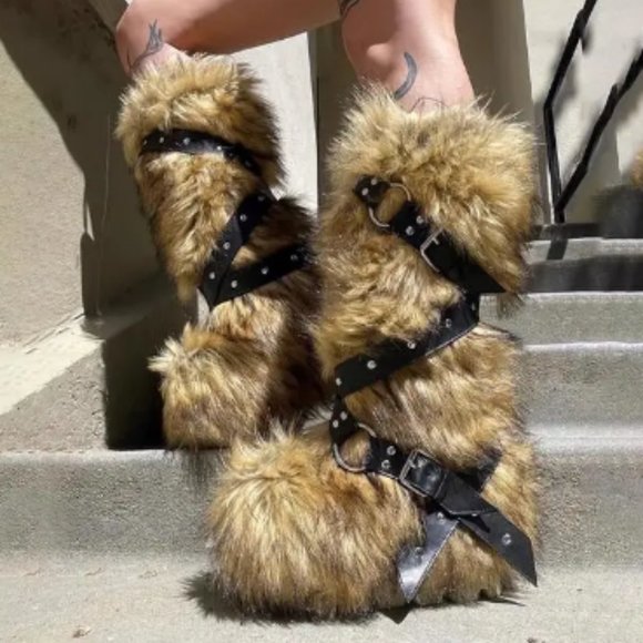 The " WALK OF THE WILD " Faux Fur with Buckle Straps ( BRAND NEW !!!!!!!!!!!!!!! - Picture 2 of 4